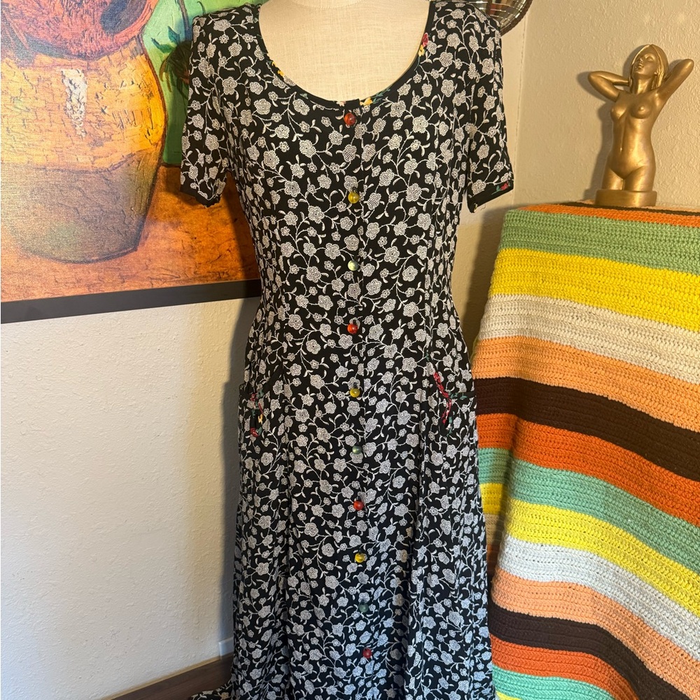 Elegant Black and White Floral Midi Dress